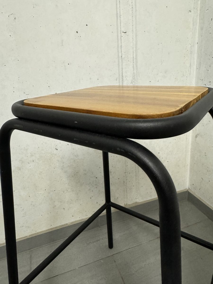 Sgabelli: 2er-Set Industrial Barhocker Holz & Metall – Usato da Seuzach venduto da S.Alves21 2