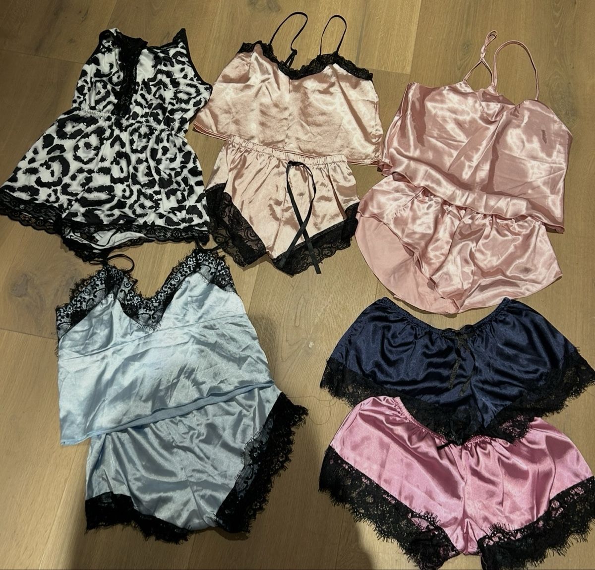 Negligees & Pigiami: Pyjamaset xs/s neuwertig – Usato da Rümlang venduto da Jennyanna
