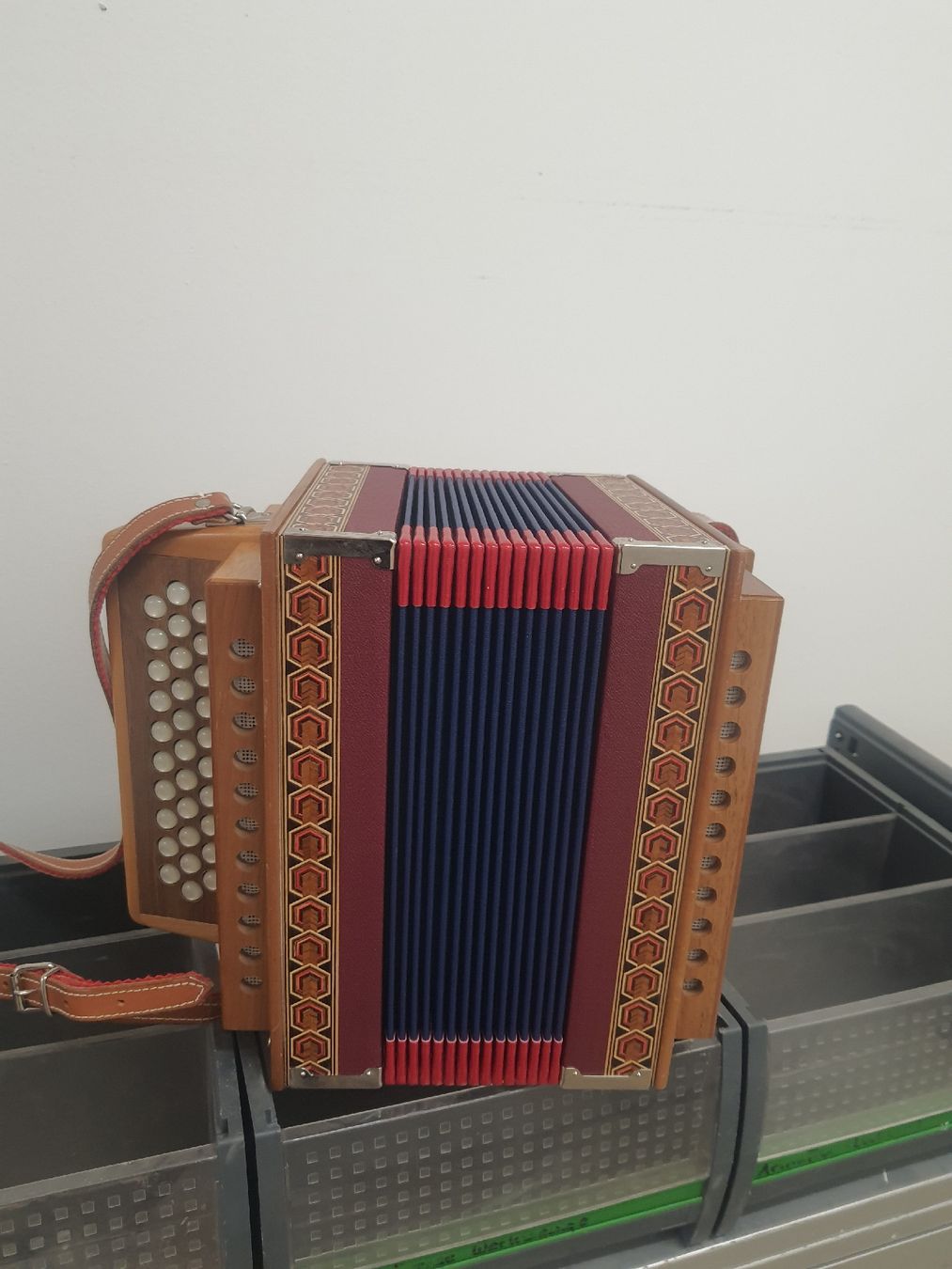 Strumenti musicali: schwyzerorgeli Zanin ton B – Usato da Pont-de-la-Morge venduto da Mirabelle0 1