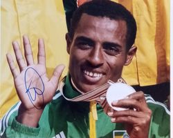 Kenenisa Bekele Autogramm signiert Foto 20x25cm