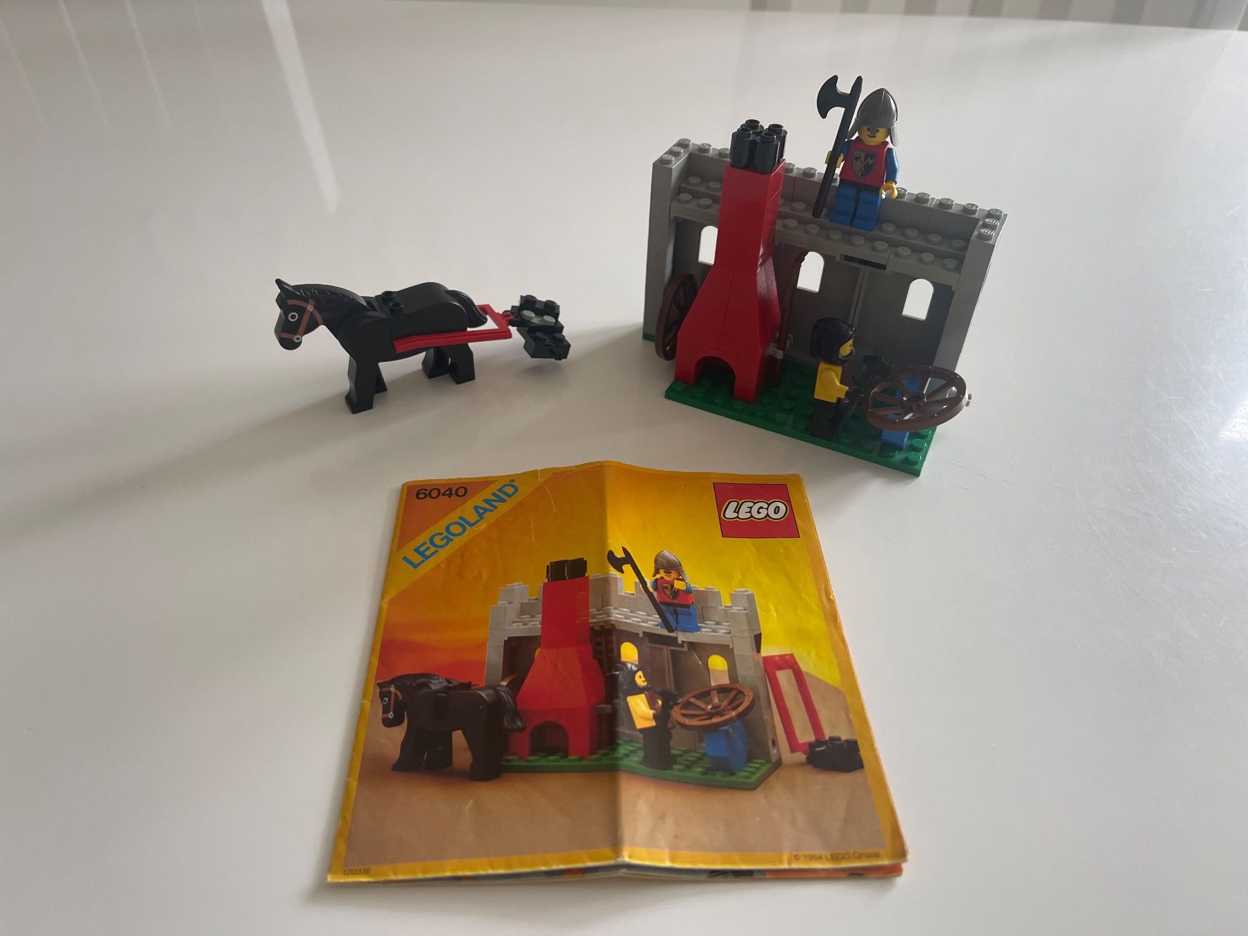 Lego Kit di costruzioni: LEGO Castle 6040 - Blacksmith Shop / Schmiede – Usato da Burgdorf venduto da Pistar