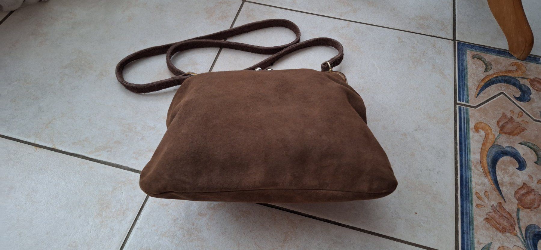 Borse da donna: Sac en daim brun Vintage – Usato da St-Triphon venduto da Jldr0 2