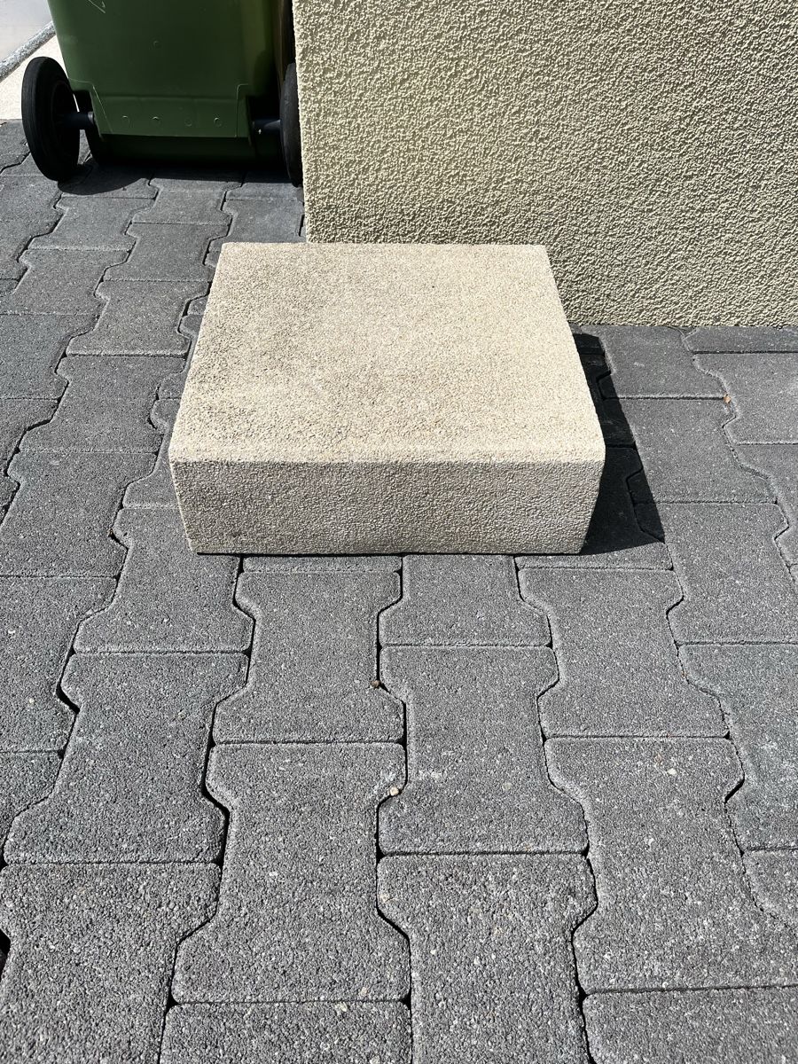 Scale: Beton Block Treppenstufe, Podest – Usato da Adliswil venduto da Sphinx