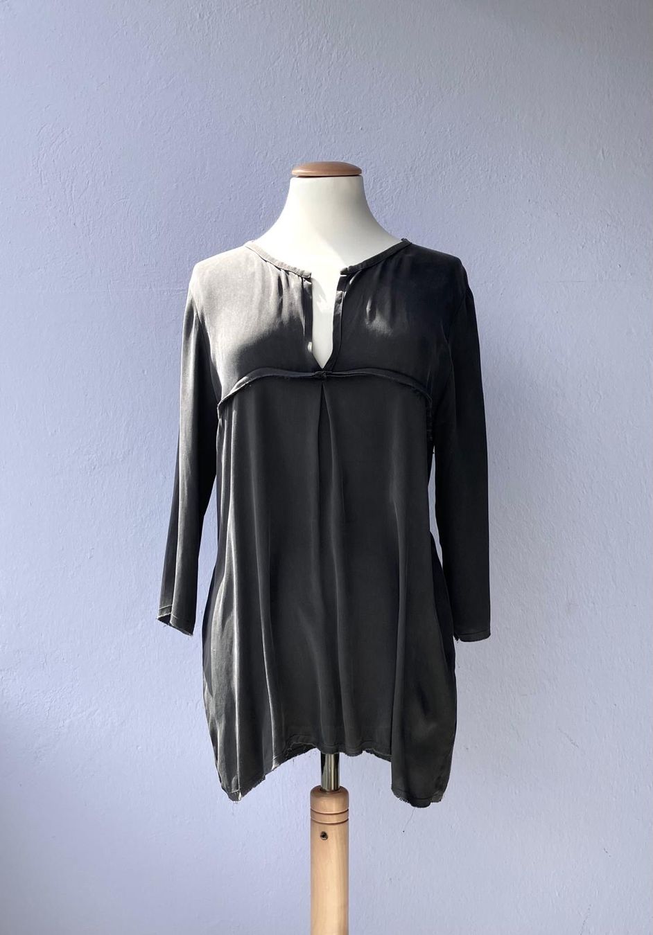 Camicette: Graue Seidenbluse, Grösse M/L – Usato da Olten venduto da astettler01