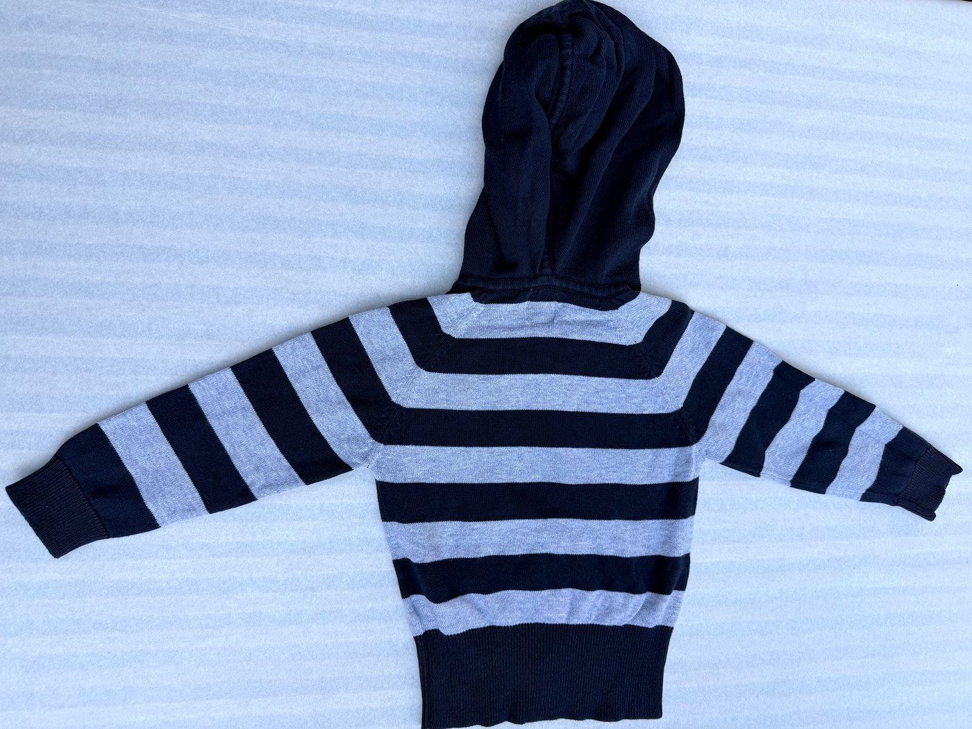Esprit Maglioni & Felpe: Esprit Kapuzenpullover Gr. 74, blau-grau gestreift – Usato da Basel venduto da wal_9pm6 1