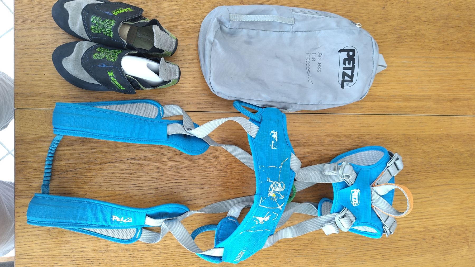 Petzl Kletterausrüstungen: Baudrier Petzl bleu + chaussons taille 33 – Gebraucht aus La Corbaz von PazoJo 3