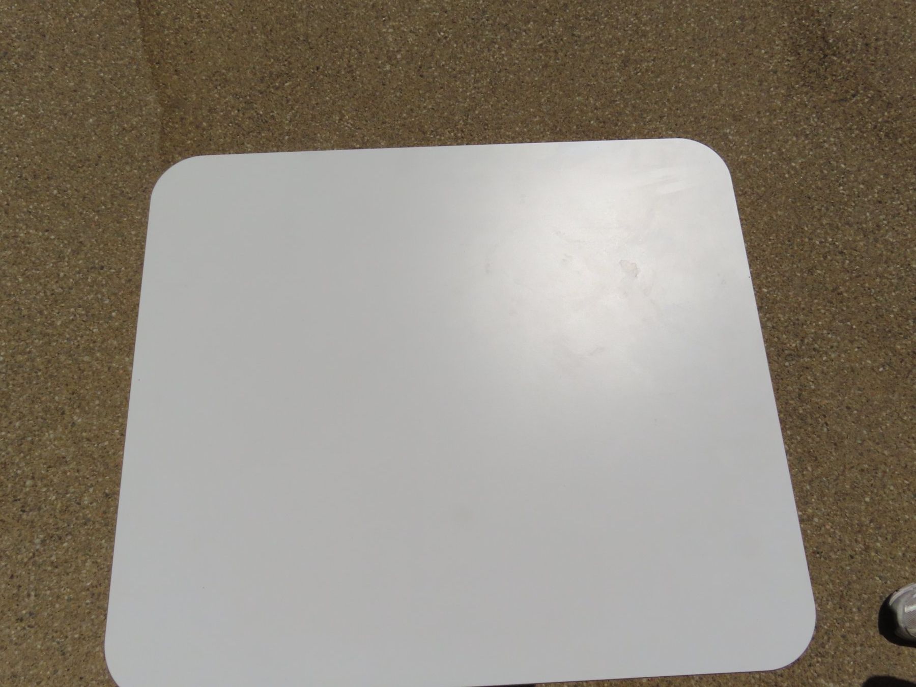 Ikea Tables: Ikea Billsta Tisch  weiss – D'occasion à Reinach BL par WBZ-Flohmarkt 8