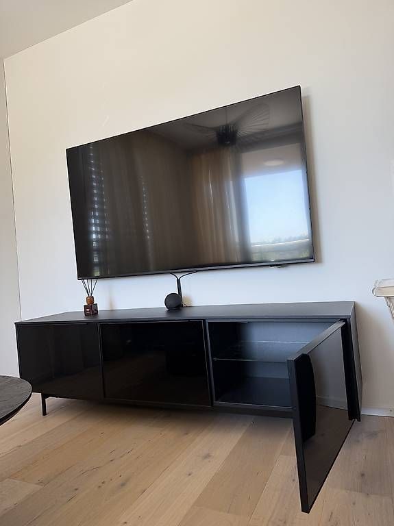 Mobili TV: TV-Bank Schwarz – Usato da Glattfelden venduto da Edgar.Hessler