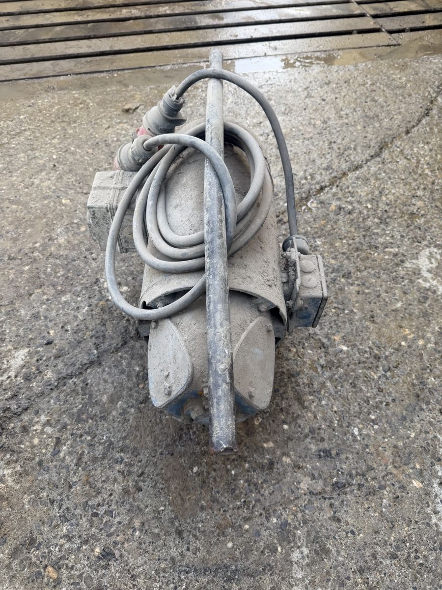 Tutte le macchine: Betonvibrator  – Difettoso da Niederbipp venduto da baggerch 3