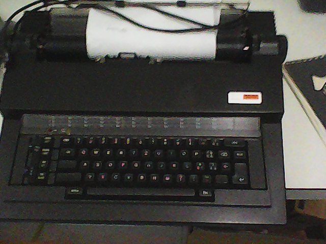Olivetti Schreibmaschinen: Schreimaschine elektrisch Olivetti Praxis 40 – Gebraucht aus Hinterkappelen von atomschnee