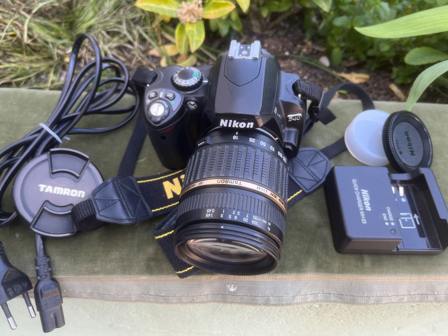 Nikon Fotocamera: Nikon D40 Spiegelreflexkamera mit Objektiv – Usato da Magden venduto da Hornet2 1