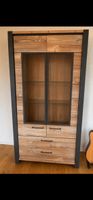 Vitrine mit viel Stauraum