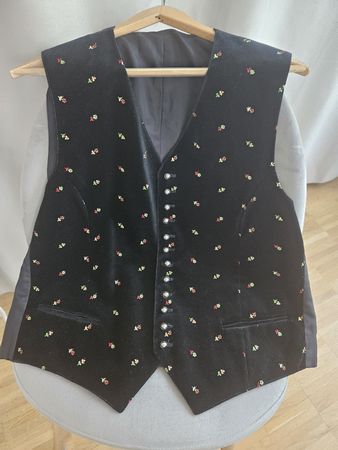 TRACHTENGILET, Männergrösse 26(52) 