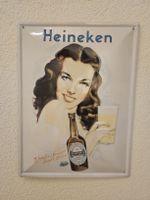 Heineken Blechschild mit Frau und Bierflasche 30x40cm