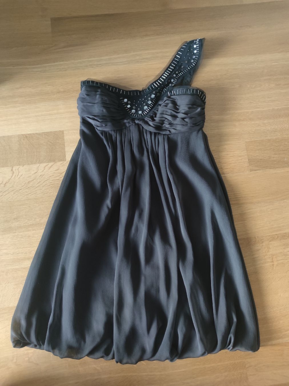 Vestiti: Schickes Kleid von Zero, Grösse 36, einschultrig – Nuovo (secondo la descrizione) da Effretikon venduto da snejinka