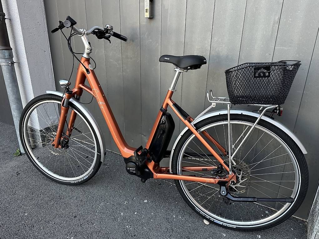 Vélos: E-bike donna cube elegance 28 bosch  – D'occasion à Quartino par DiloUsato 3