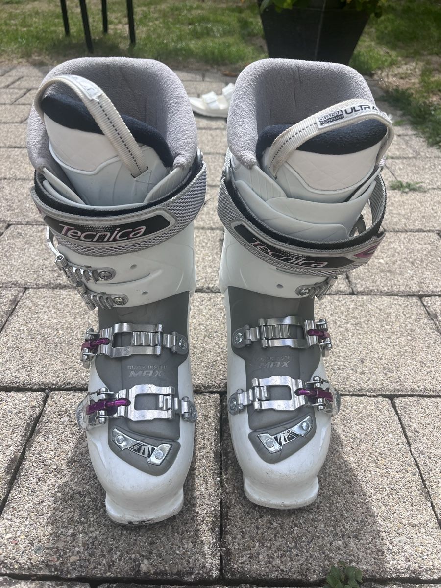 Tecnica Chaussures femmes: Skischuhe Tecnica – D'occasion à Henggart par aleessiaa.ju