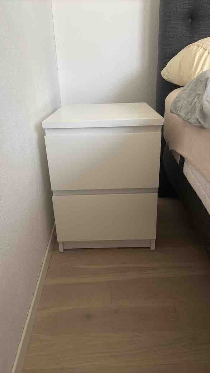 Ikea Comodini: Nachttisch Weiss – Usato da Zürich venduto da pre_55b8