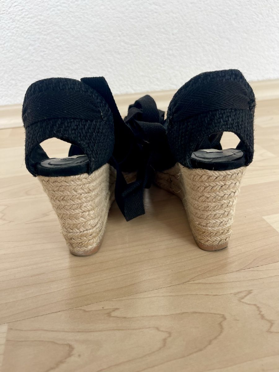 H&M Scarpe da donna: Espadrilles Gr. 37 schwarz - Velour Leder H&M – Usato da Schindellegi venduto da chribella 1
