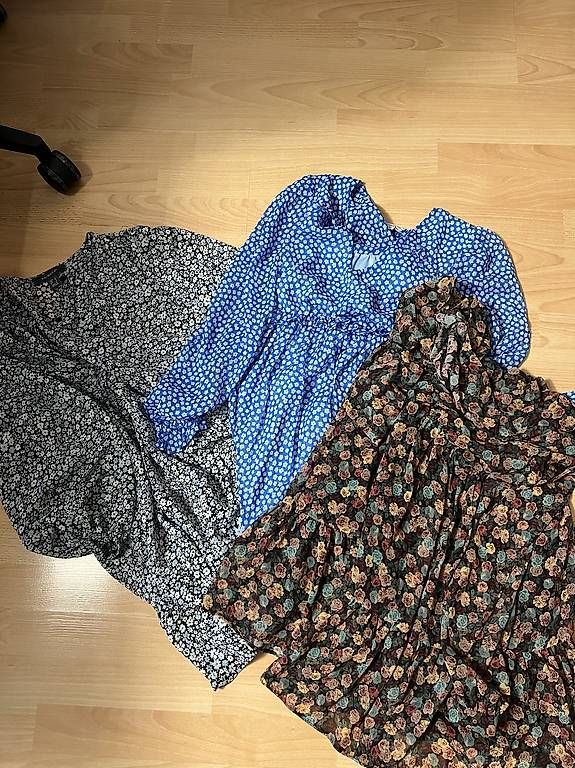 Lotti di vestiti: 3 Blumenkleider Gr. S – Usato da Tuggen venduto da Tantas