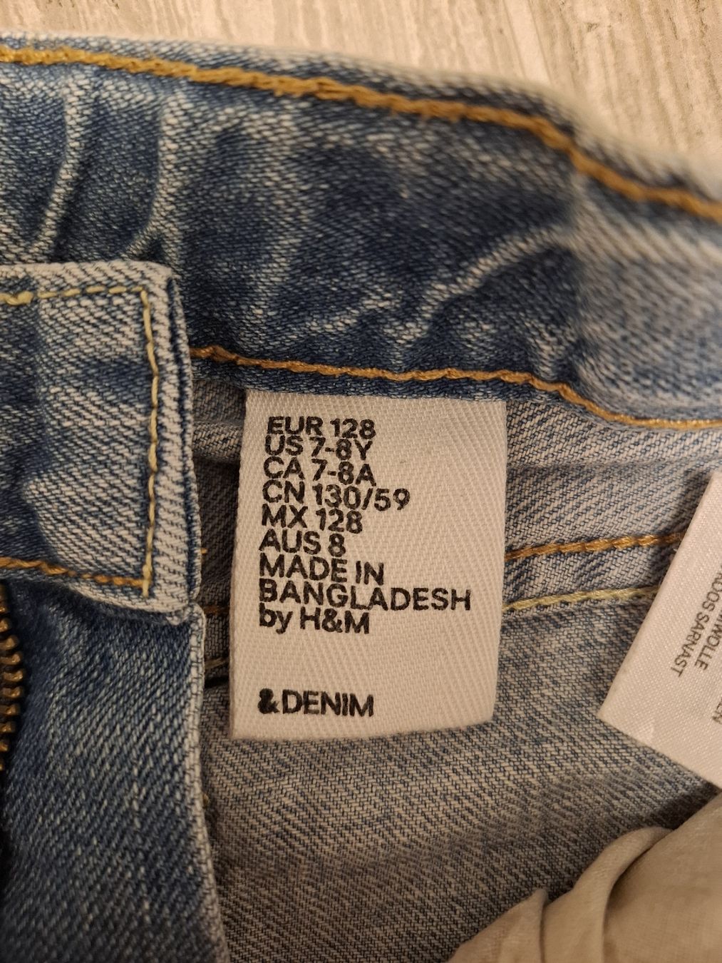 Pantaloni: short en jeans taille 128 7-8ans – Usato da Ecublens FR venduto da ame_y8tq 3