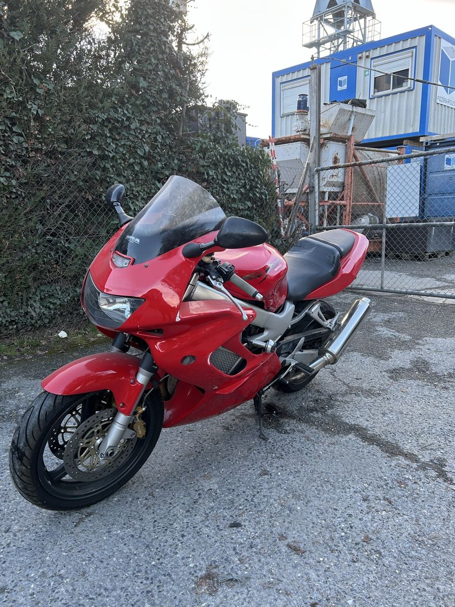 Honda Strada: Honda vtr1000f start – Difettoso da Ecublens VD venduto da RodrigoFortunato249
