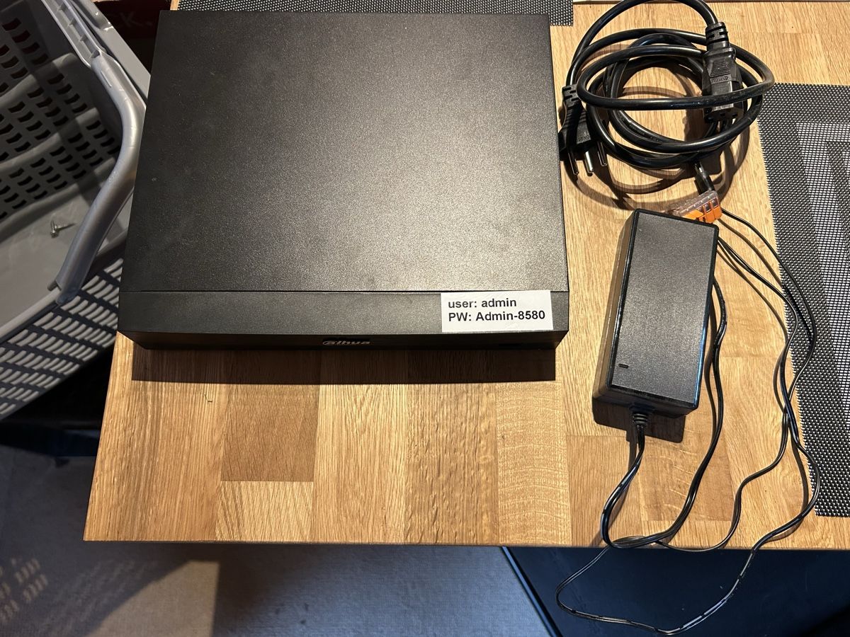 Fotocamera: Dahua Ueberwachungskamera Set – Usato da Davos Wolfgang venduto da Mogli2.0 1