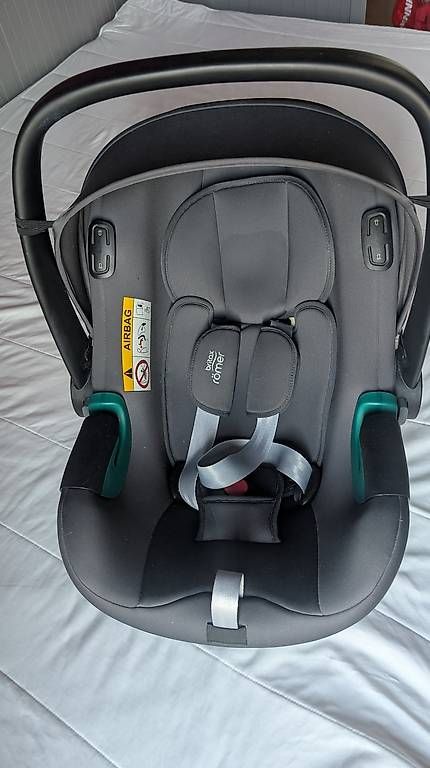 Sièges auto: Britax Römer Babyschale, Kindersitz & Isofix-Base  – D'occasion à Winterthur par tpetaja