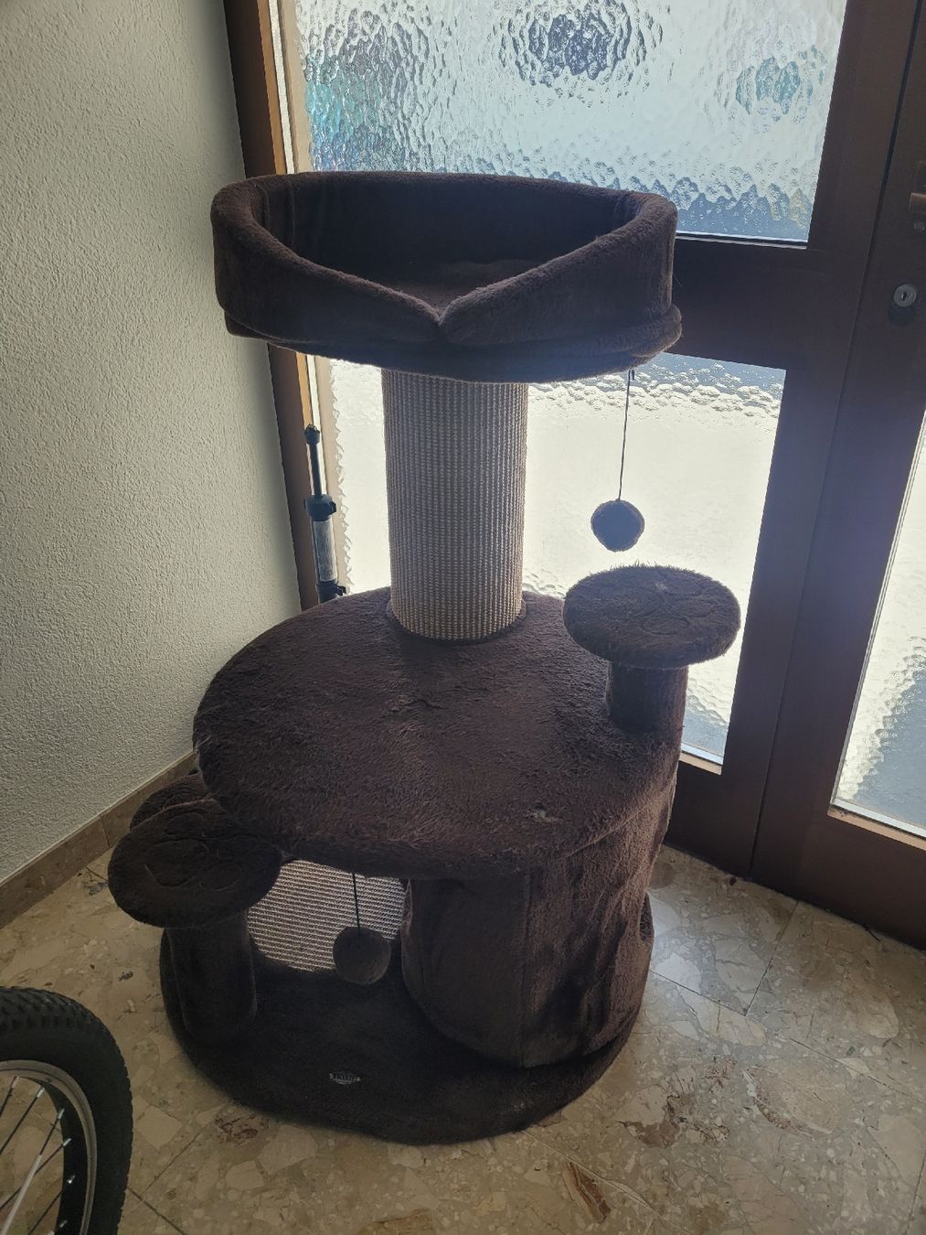 Arbres à chats: Kratzbaum braun 4 Ebenen  – D'occasion à Möhlin par rog_py7q 1