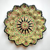 Assiette indienne en laiton martelée et émaillée à la main