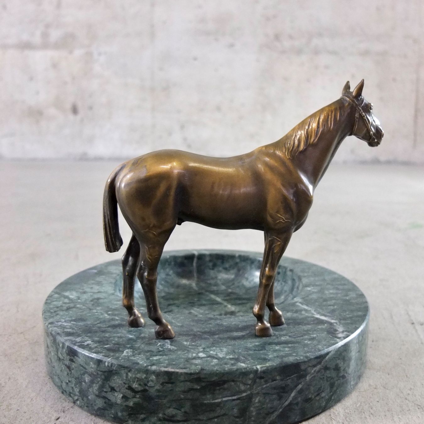 Statuette: Antike Ablage aus Bronze und Marmor – Usato da Basel venduto da Brocki-auf-dem-Wolf 2