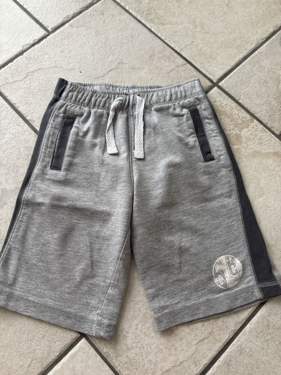Hosen: Short Gr.116, Grau, Brief 3.00 Fr. – Gebraucht aus Waltenschwil von lina-04