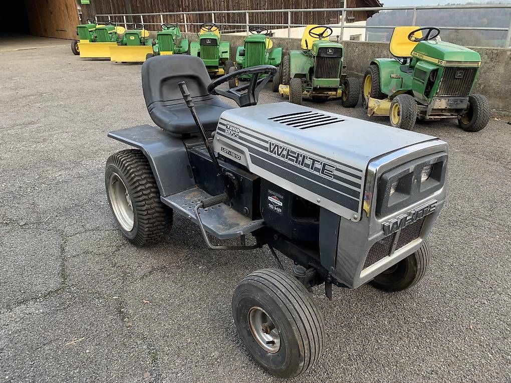 Rasenmäher: Rasentrakor White 1000 – Gebraucht aus Dielsdorf von Oldtimertraktoren