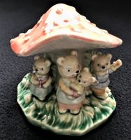 Porzellan Keramik farbige Figur Pilz mit Bärenfamilie