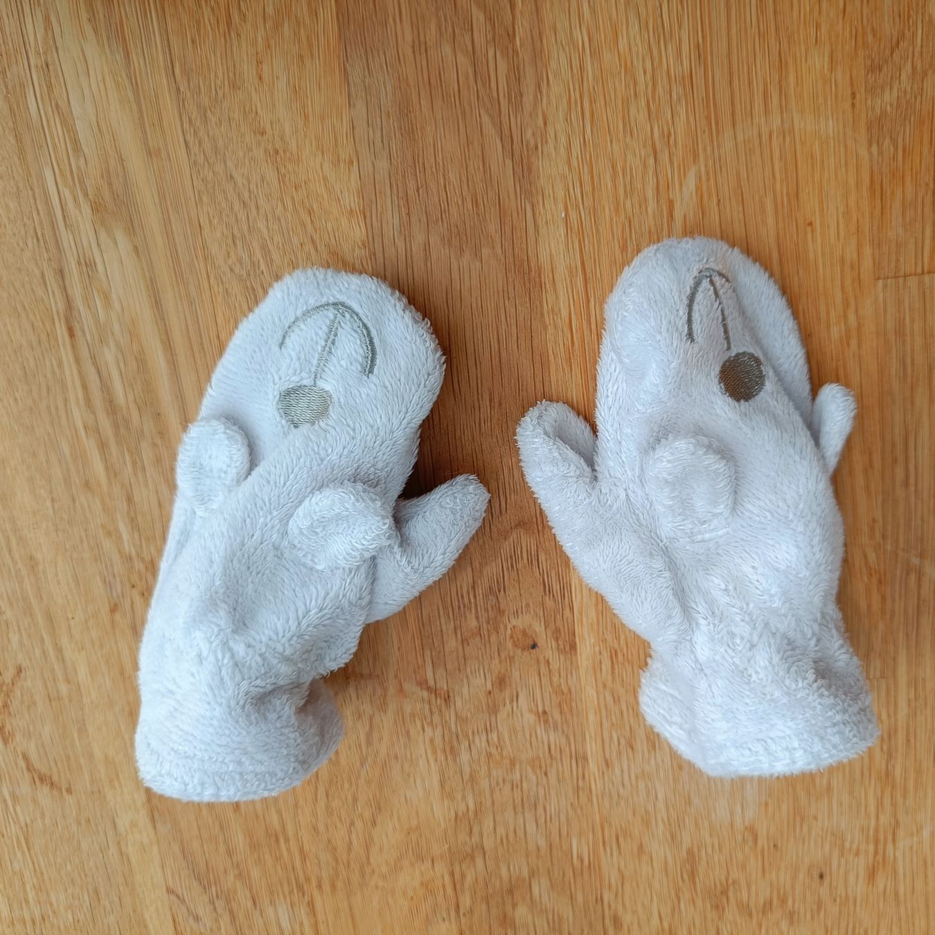 Kinderhandschuhe: Handschuhe Grösse 68 – Gebraucht aus Jaberg von urig17.