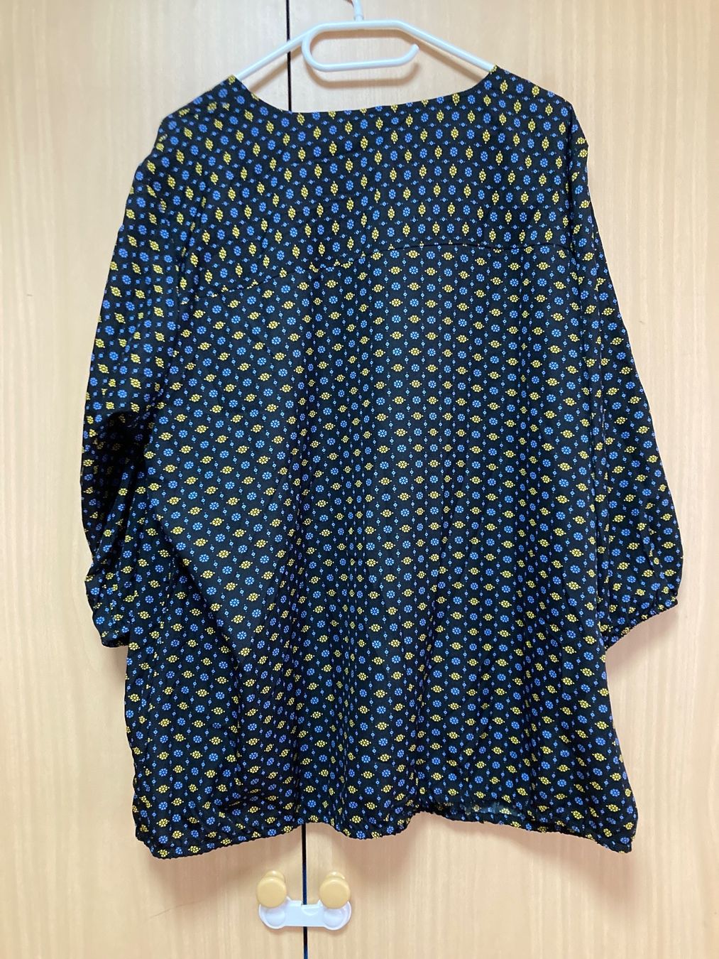 Camicette: Schwarzes gemustertes Shirt Gr. 50 – Nuovo (secondo la descrizione) da Thun venduto da Vans_98 1