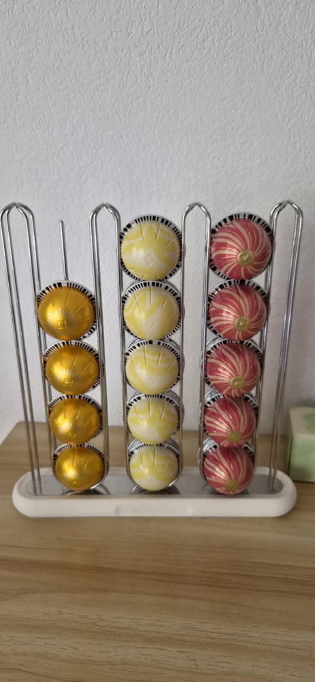 Nespresso Altro per la casa: Nespresso Vertuo Set + Original- Ständer +55 Kaspeln – Nuovo (secondo la descrizione) da Konolfingen venduto da ral_8h2m