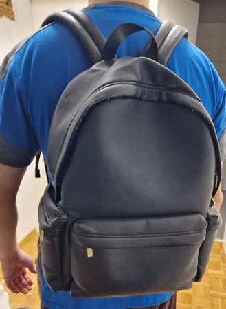 Schwarzer Rucksack aus Kunstleder