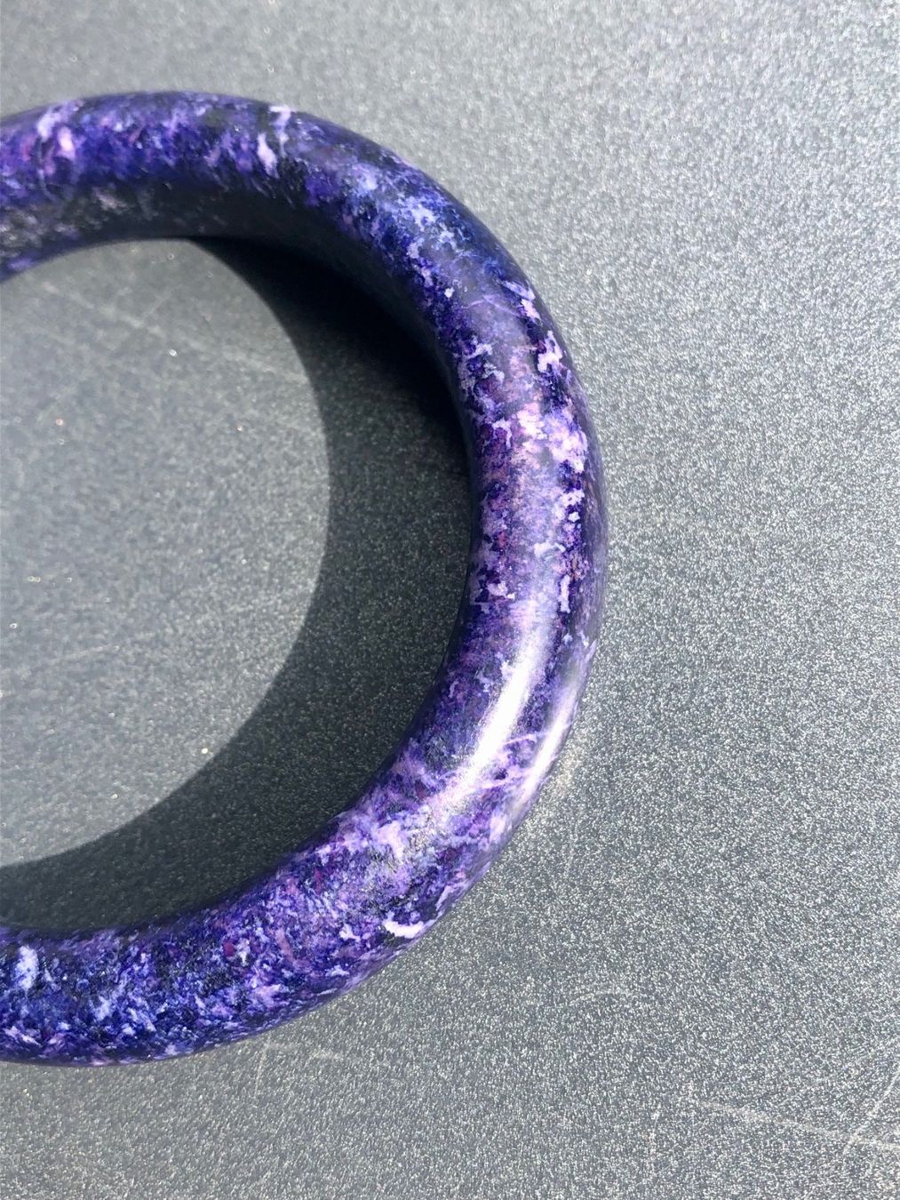 Bracciali & Braccialetti: Armreif aus Lapislazuli, gefärbt – Usato da Winterthur venduto da Barunggeli 2