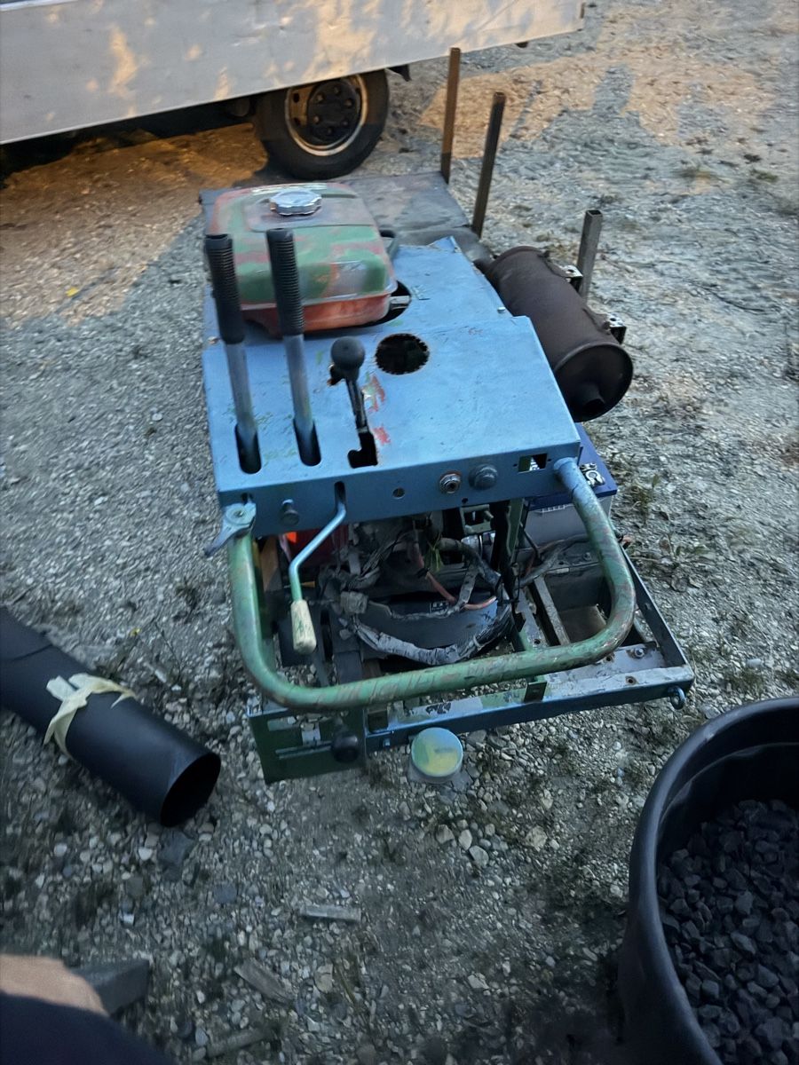 Tutte le macchine: Raupentransporter mit Benzinmotor gebrauchter Zustand – Usato da Schlieren venduto da Nikola040 1