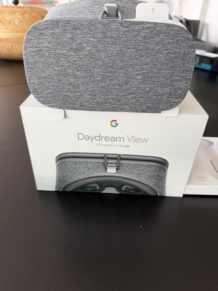 Casco VR: Google Daydream View VR Headset grau mit Controller – Nuovo (secondo la descrizione) da Zürich venduto da auk_hz8f 3