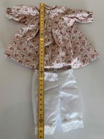 Puppenkleider Sasha Baby, blumiger Rock rosa, Spitzen Hosen