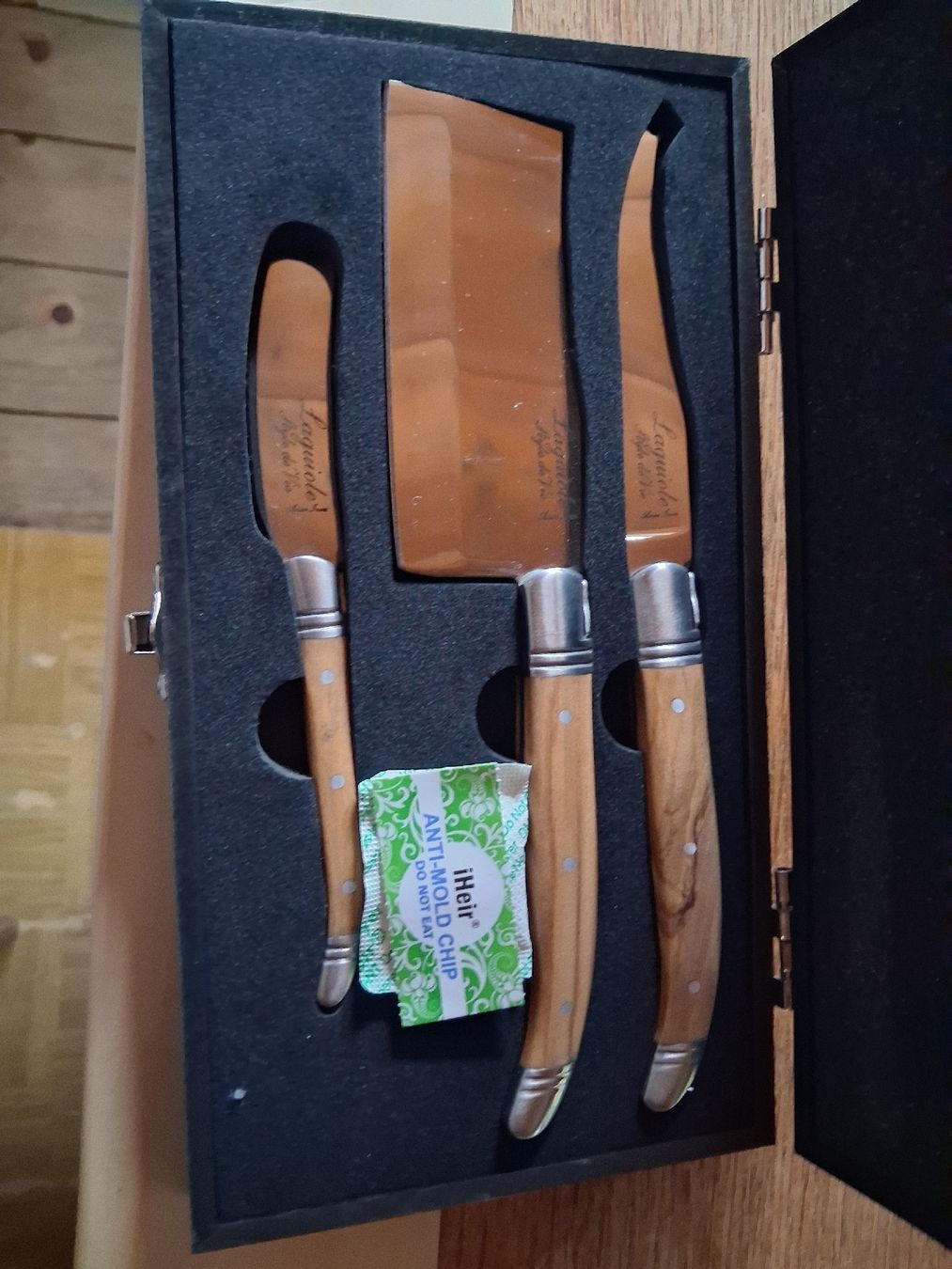 Coltelli: 3 Käsemesser mit Box Neuware – Nuovo (secondo la descrizione) da Eggiwil venduto da Nety07 2