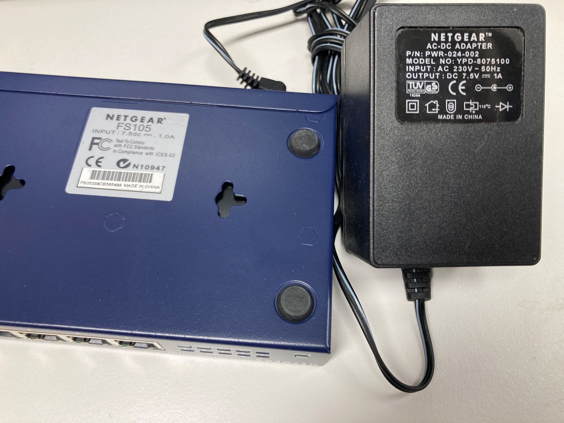 Netgear Hub & Switch: NETGEAR FS105 5-Port Fast Ethernet Switch – Usato da Lüsslingen venduto da Piper 1