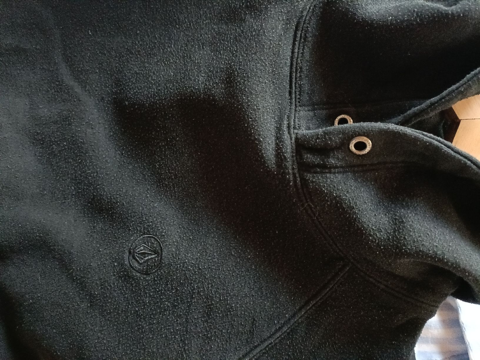 Pullover & Sweatshirts: Volcom Crop Hoodie noir, taille S – Gebraucht aus Vaulruz von O_DDM 3