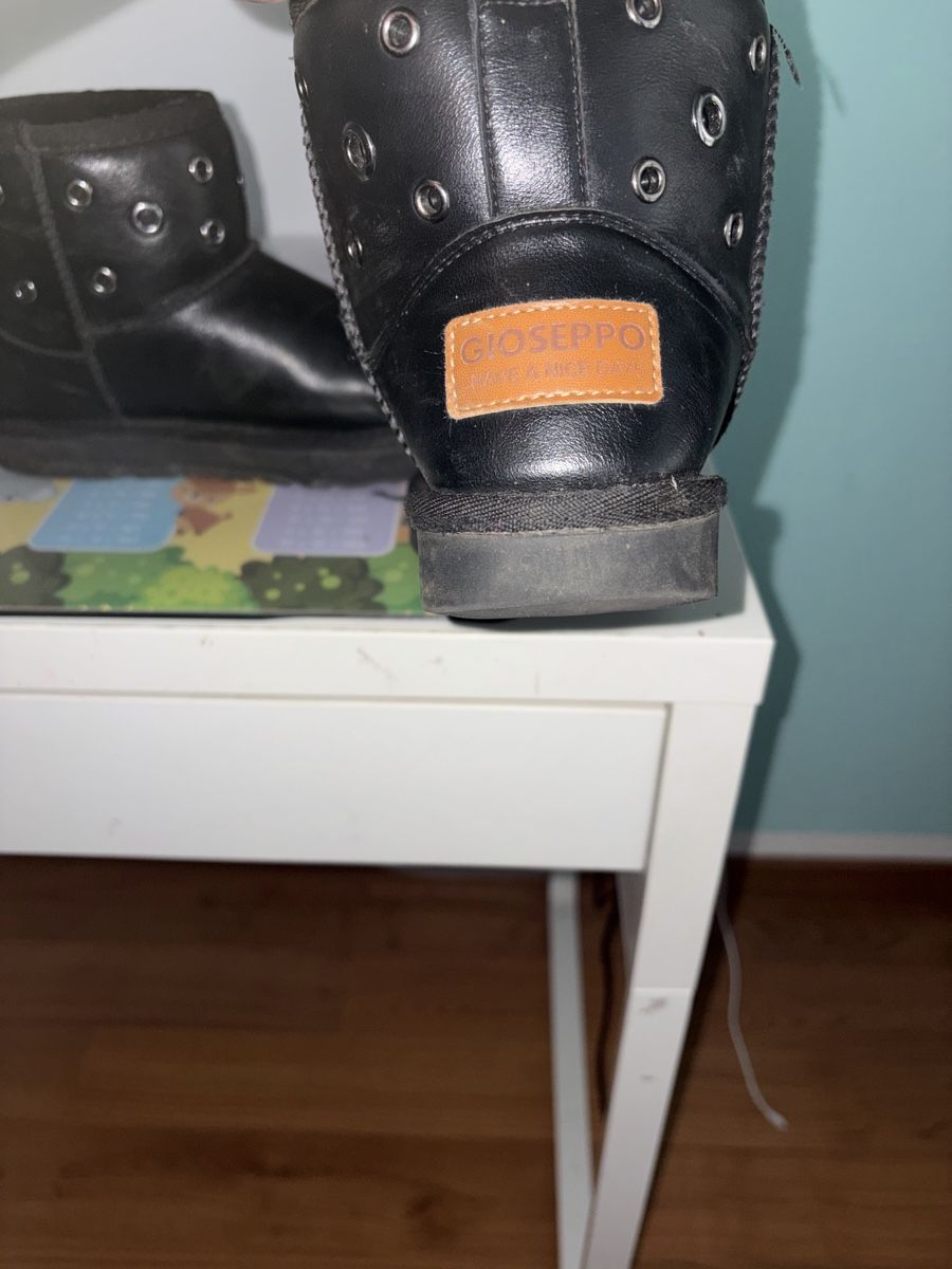 Scarpe per ragazze: Stivaletti invernali – Usato da Gravesano venduto da mer_xc6b 1