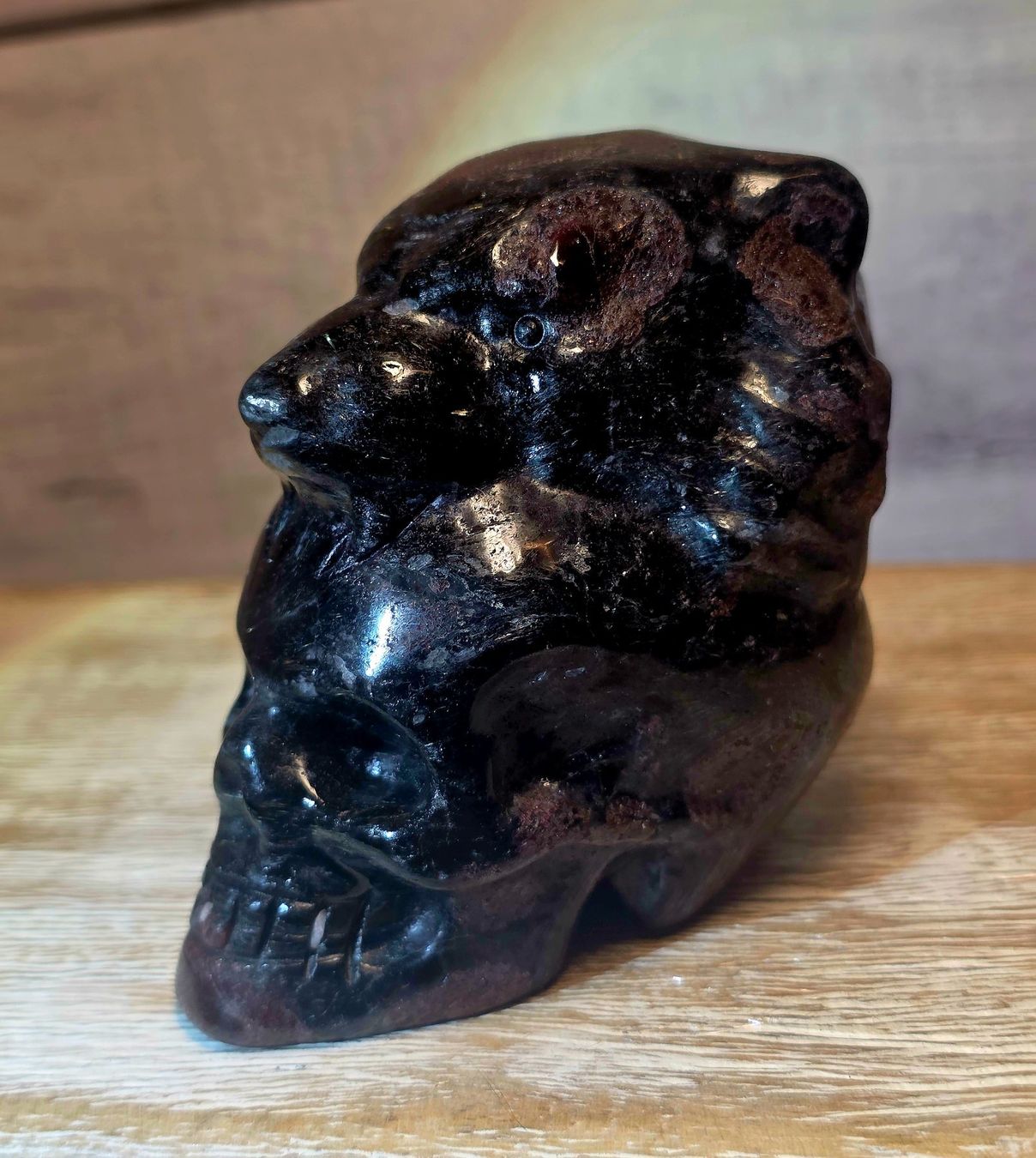 Minerali & Pietre curative: Granat in Astrophyllit Tiger Schädel B 545g – Nuovo e nell'imballaggio originale da Matzingen venduto da Shay_Crystalz 1