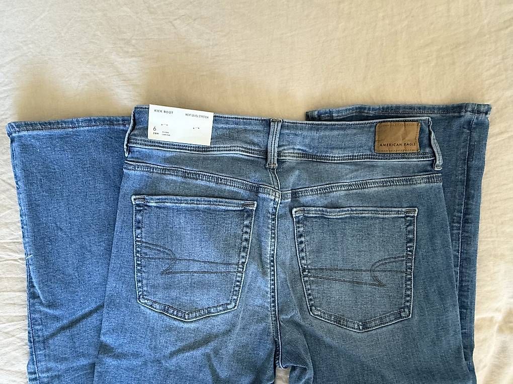 Jeans: American Eagle Low Rise Kick Boot Jeans sz 6 – Usato da Zürich venduto da car_v988 1