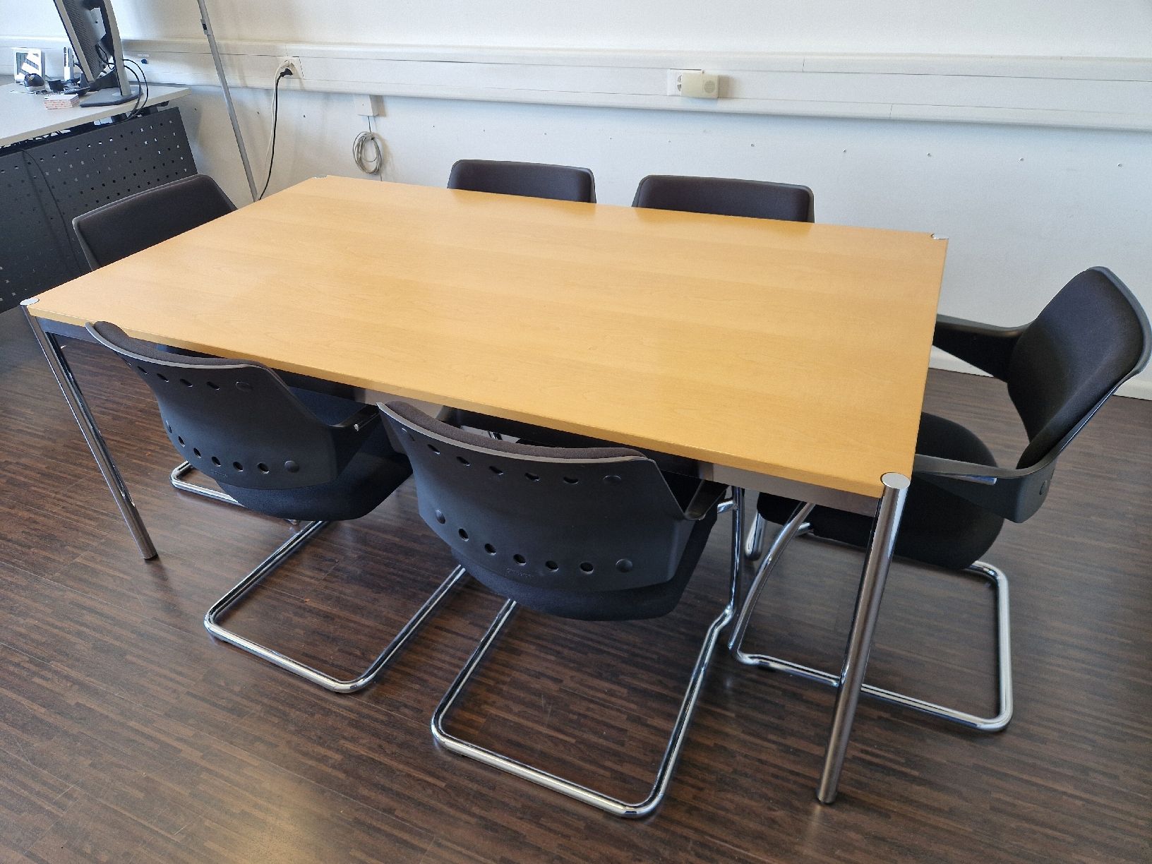 Set de table et chaises: Sitzungstisch mit 6 Stühlen – D'occasion à Solothurn par fru_927s 1