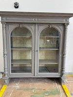 Massive Holz Vitrine